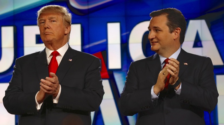 Donald Trump e Ted Cruz applaudono