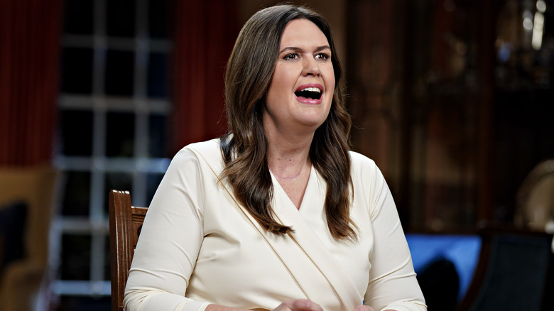 Abito bianco di Sarah Huckabee Sanders