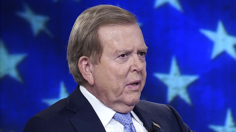 Lou Dobbs in completo