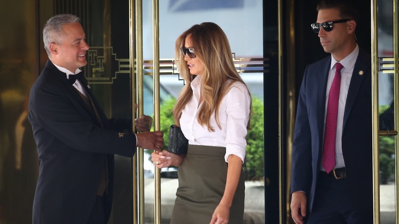 Melania Trump esce dalla Trump Tower