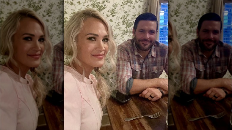 Carrie Underwood e Mike Fisher a un tavolo