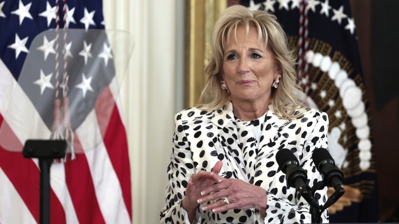 Jill Biden abito bianco nero