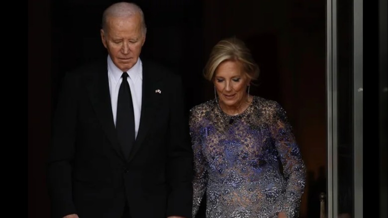 Jill Biden accompagna Joe Biden