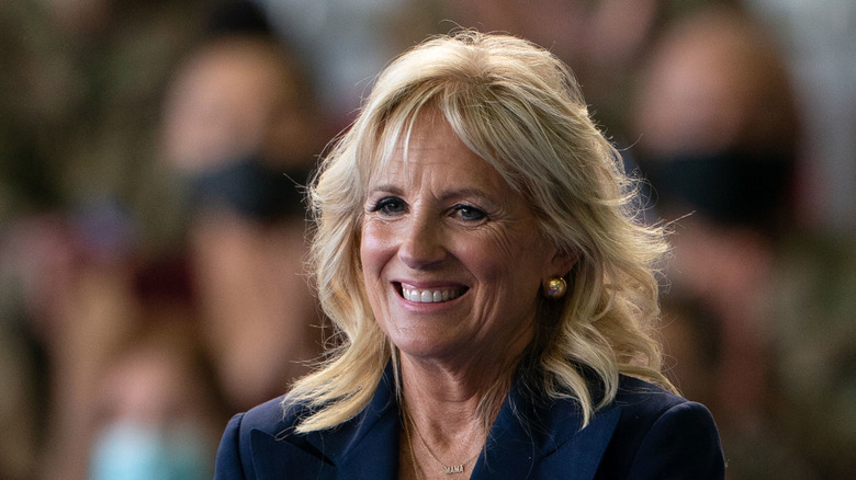 Jill Biden capelli lunghi sorridente