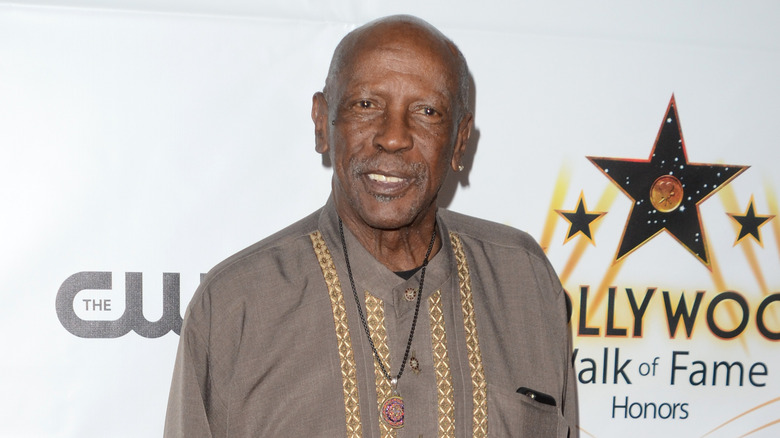 Louis Gossett Jr. sorride all'evento sul red carpet