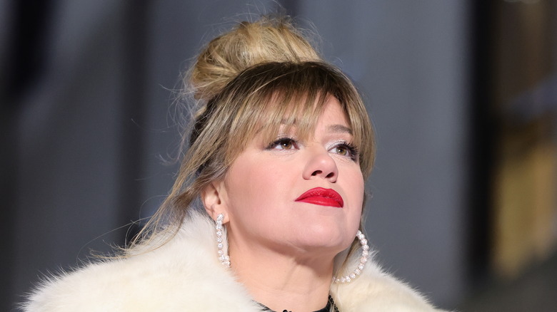 Kelly Clarkson non sorride 