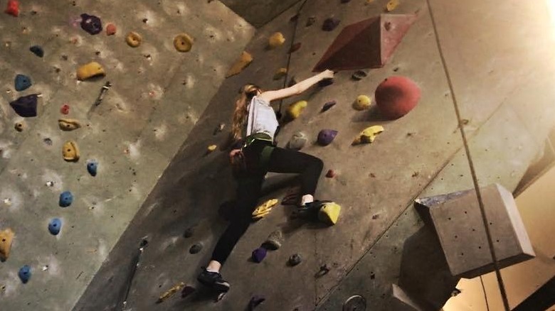 Blake Lively arrampicata su roccia