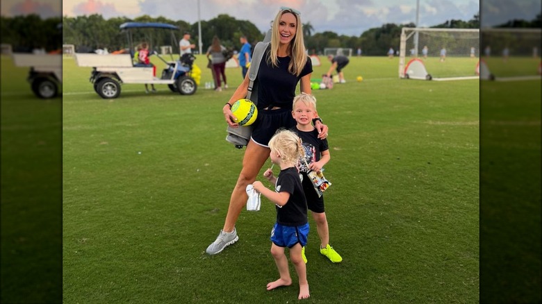 Lara, Luke e Carolina Trump sul campo da calcio