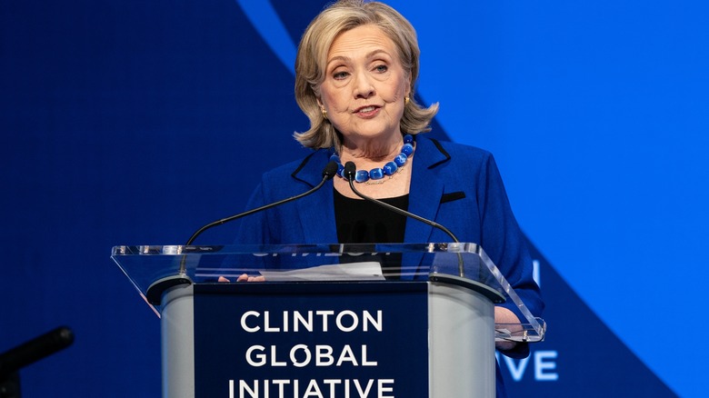 Hillary Clinton parla al podio