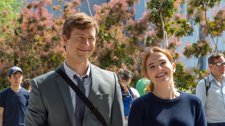 Glen Powell e Zoey Deutch in Set It Up