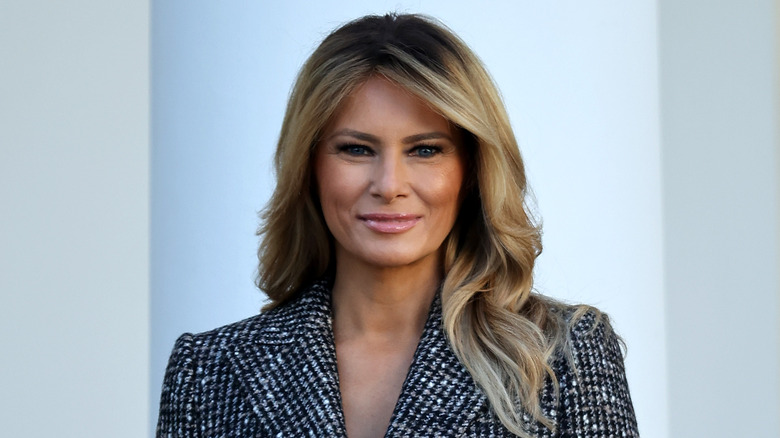 Melania Trump sorride