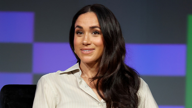 Meghan Markle sorridente