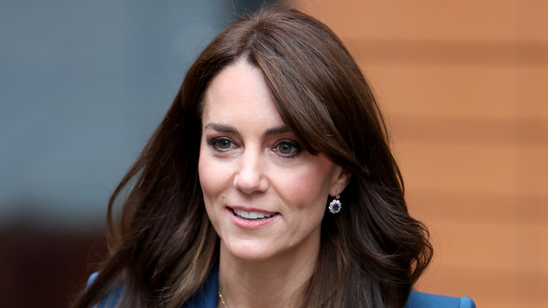 Kate Middleton sorride in primo piano