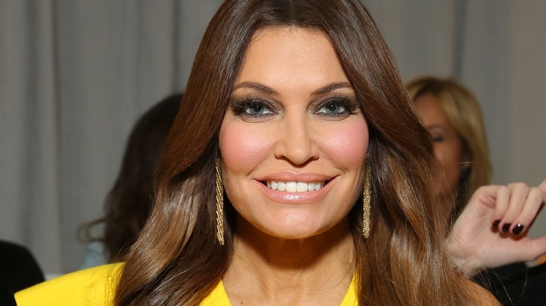 Kimberly Guilfoyle con i capelli castani