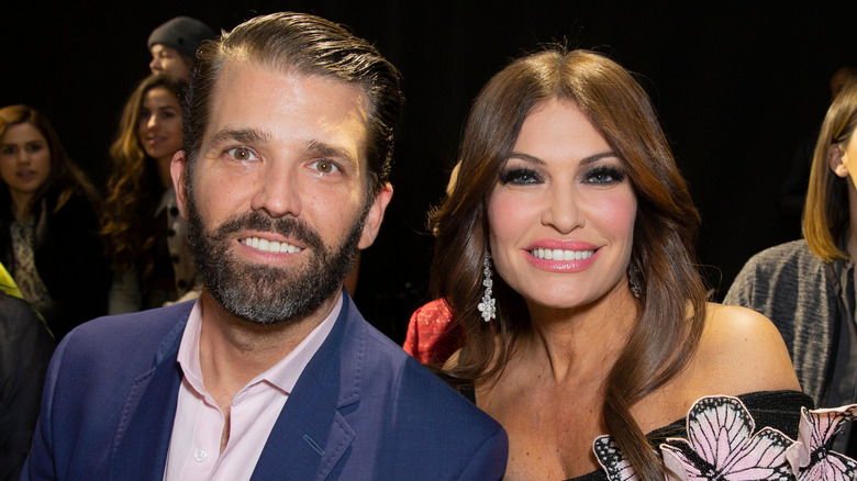 Donald Trump Jr., Kimberly Guilfoyle sorride