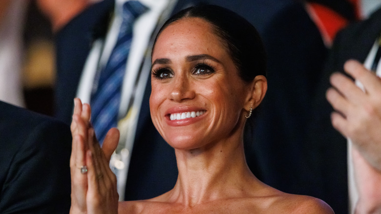 Meghan Markle applaude