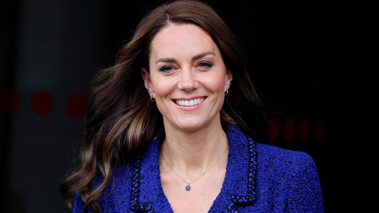 Kate Middleton indossa un blazer blu