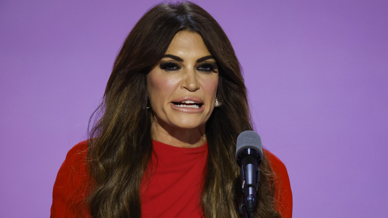 Kimberly Guilfoyle indossa il rosso