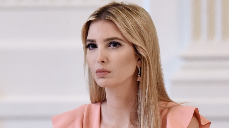 Ivanka Trump con espressione seria