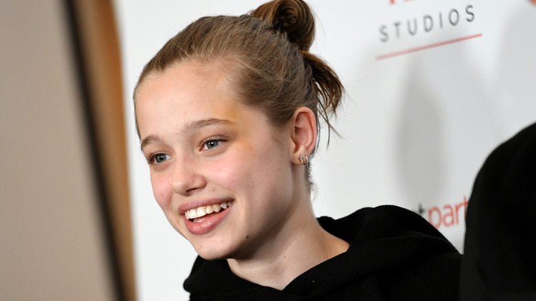 Shiloh Jolie-Pitt con uno chignon