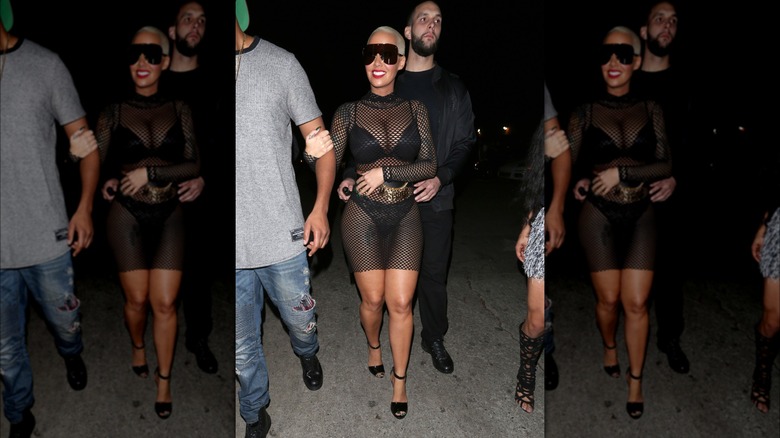 Amber Rose in abito in rete nera