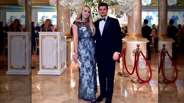 Abito in pizzo bianco e nero di Tiffany Trump