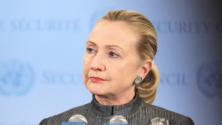 Coda di cavallo bionda di Hillary Clinton