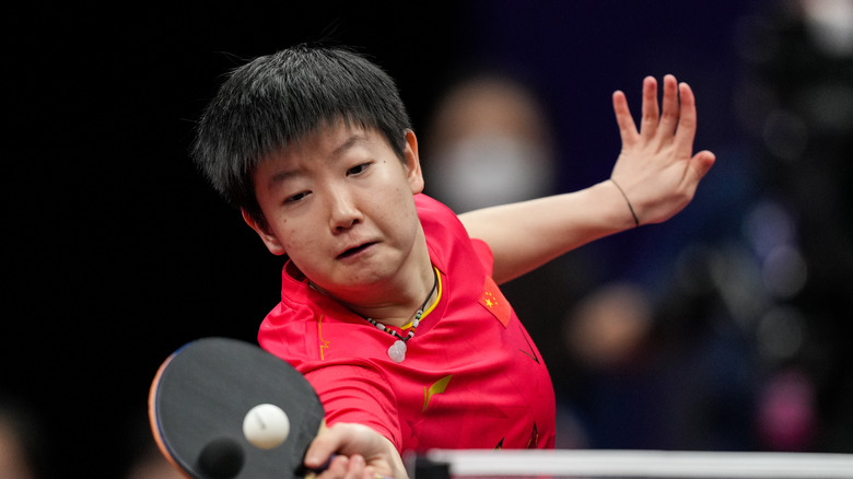 Sun Yingsha gioca a ping pong