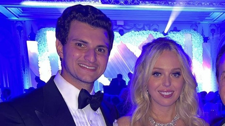 Michael Boulos e Tiffany Trump sorridono al loro matrimonio