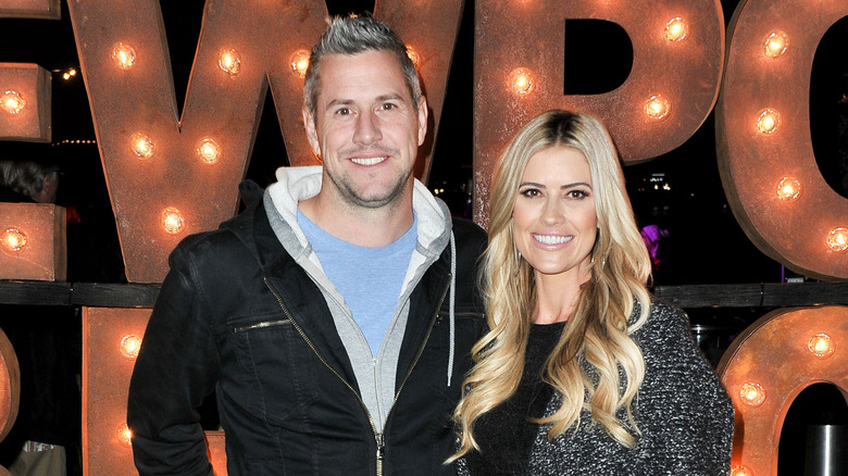 Ant Anstead e Christina Anstead sorridono