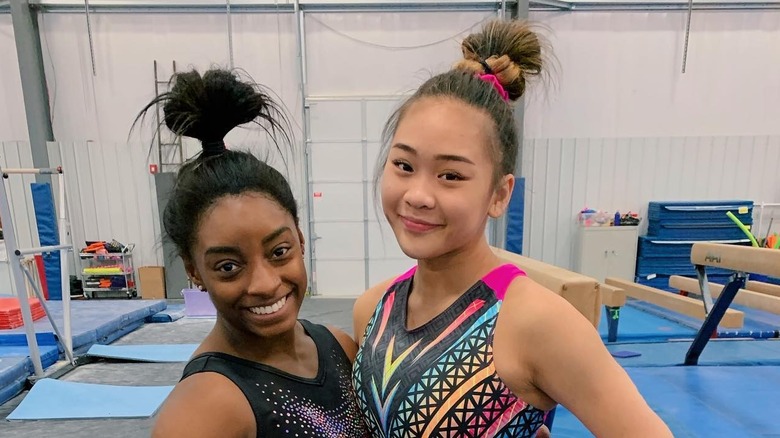 Suni Lee senza trucco con Simone Biles