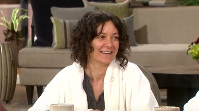 Sara Gilbert senza trucco su The Talk