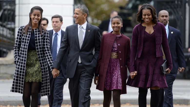 La famiglia Obama cammina insieme