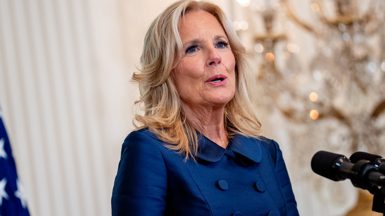 Jill Biden parla a un evento