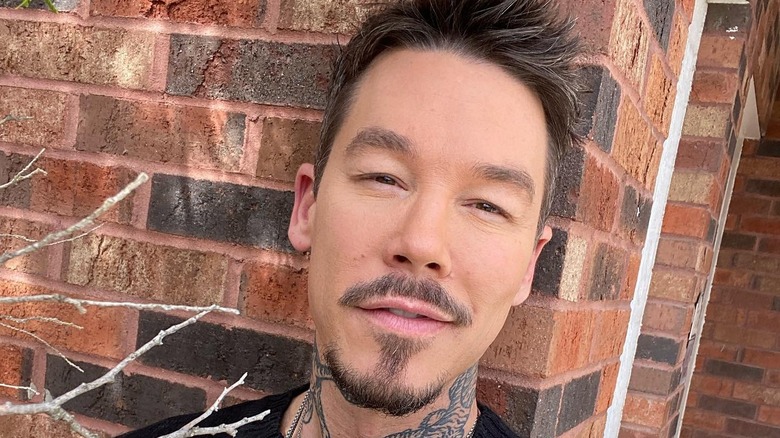 David Bromstad scatta un selfie