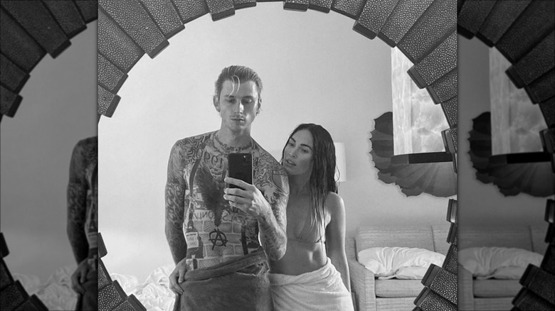 Megan Fox MGK selfie senza trucco