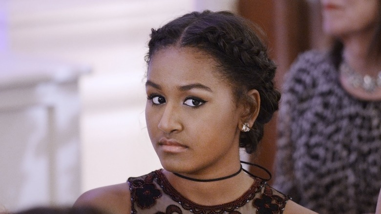 Sasha Obama guarda di traverso