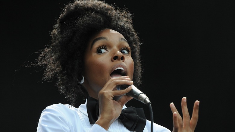 Janelle Monae con capelli naturali