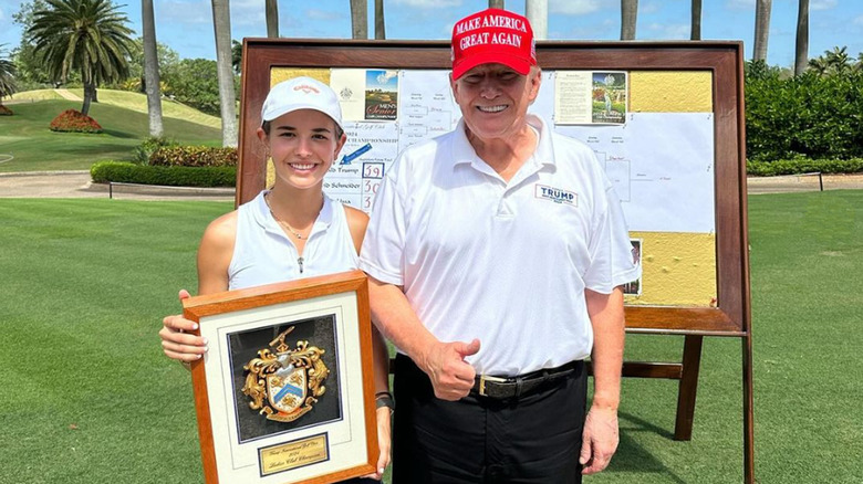 Kai Trump con Donald Trump sul campo da golf