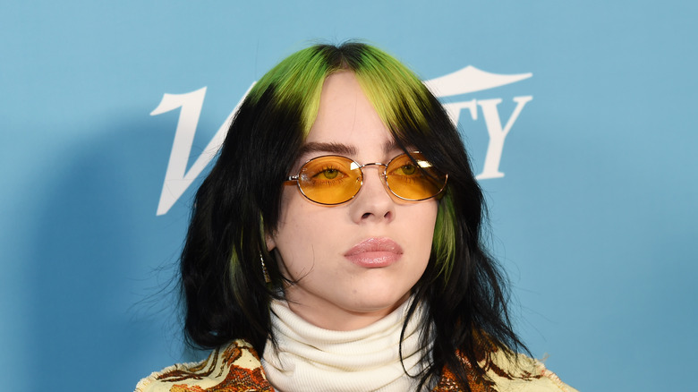 Billie Eilish capelli verdi e neri