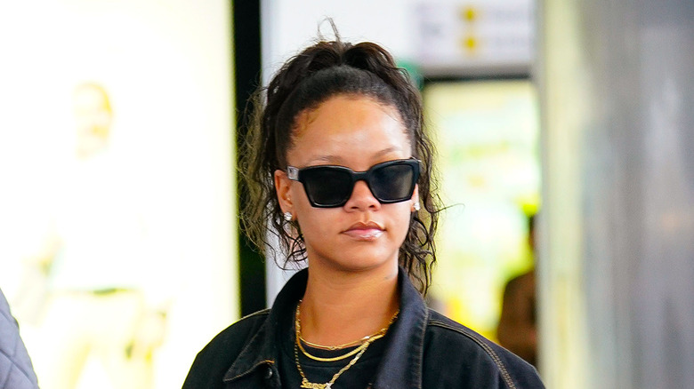 Rihanna all'aeroporto JFK nel 2018