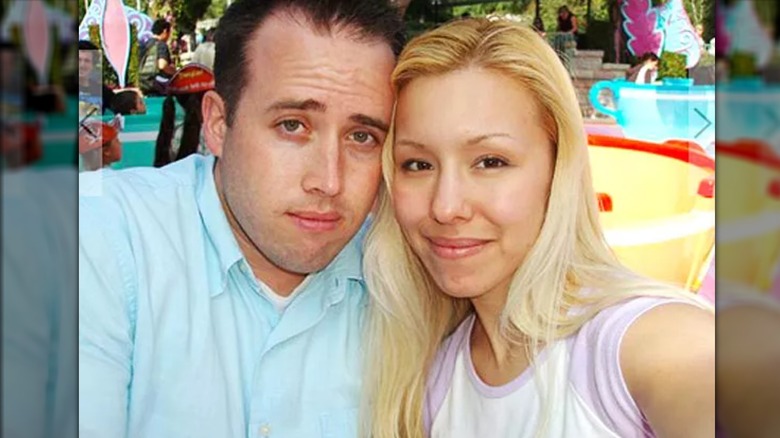 Jodi Arias posa con Travis Alexander al parco a tema