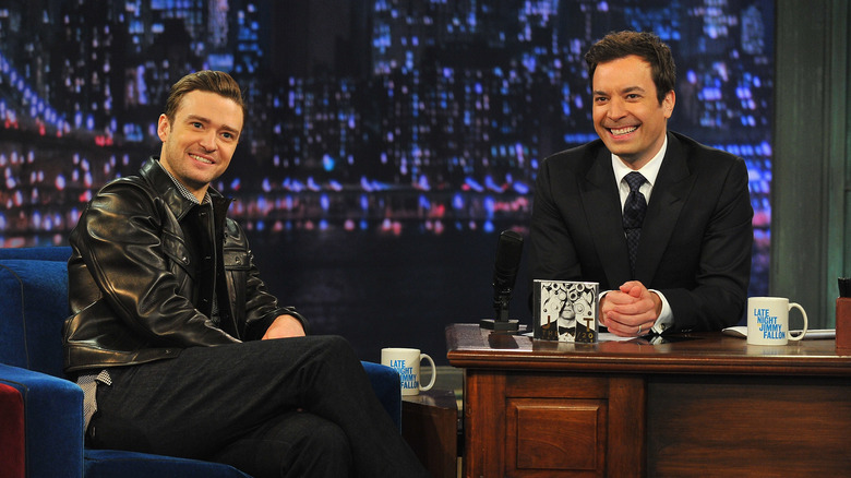 Justin Timberlake e Jimmy Fallon sorridono insieme