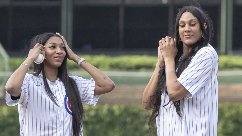 Angel Reese e Kamilla Cardoso lanciano il primo lancio alla partita dei Cubs