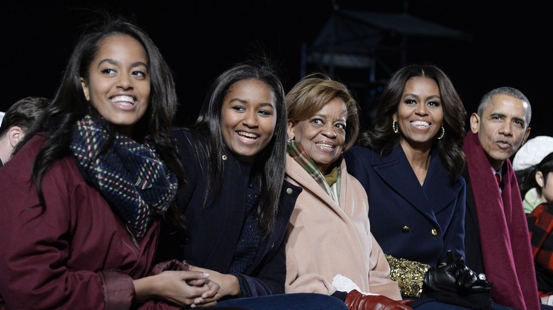 Marian Robinson con la famiglia Obama