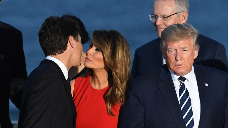 Justin Trudeau e Melania Trump si baciano