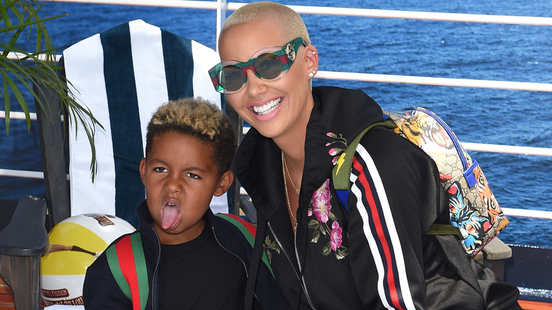 Amber Rose e suo figlio sorridono