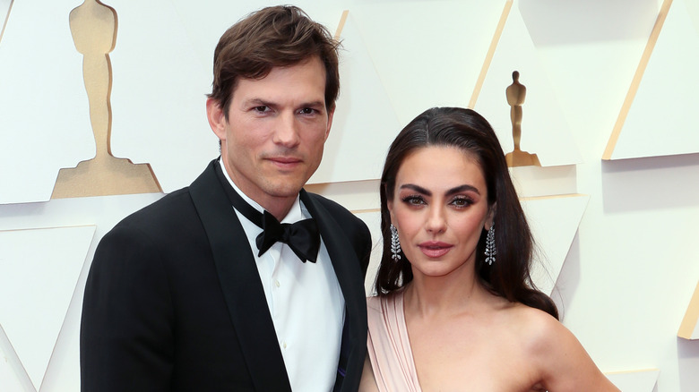 Mila Kunis Ashton Kutcher abiti formali