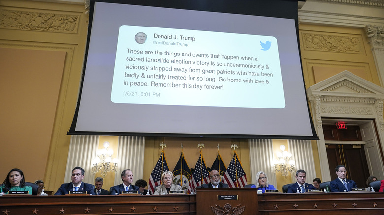 Il tweet di Donald Trump esposto al Congresso