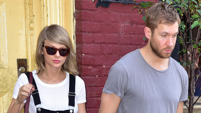 Taylor Swift e Calvin Harris camminano